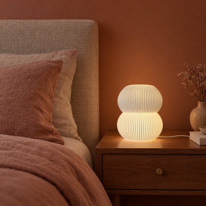 PLUMP fönsterlampa i vitt – ombonat sovrum